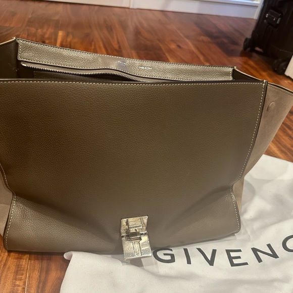 AUTHENTIC CELINE TAUPE GRAY TRAPEZE BAG TOTE Drummed Calfskin Suede Medium - Picture 14 of 14